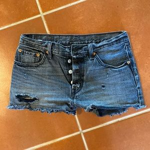 501 Levi’s Distressed Shorts